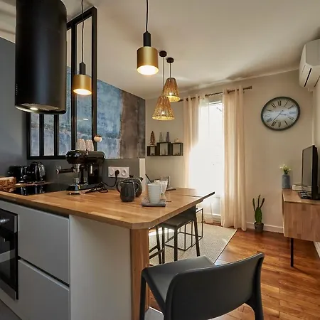 Beautiful With Terraceair Conditioned-beautifully Decorated #k6 Grenoble